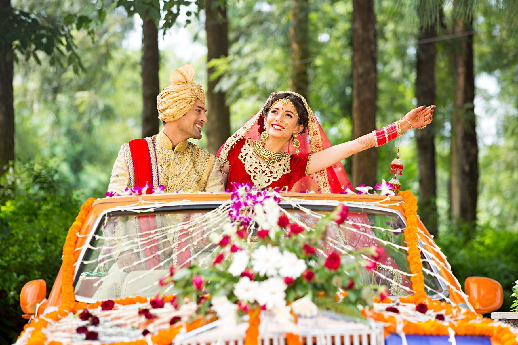 Elegant wedding flower arrangements